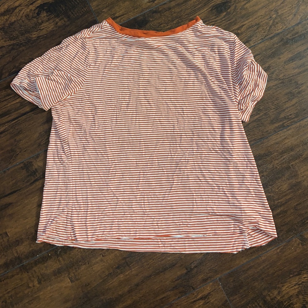 old navy tee!
